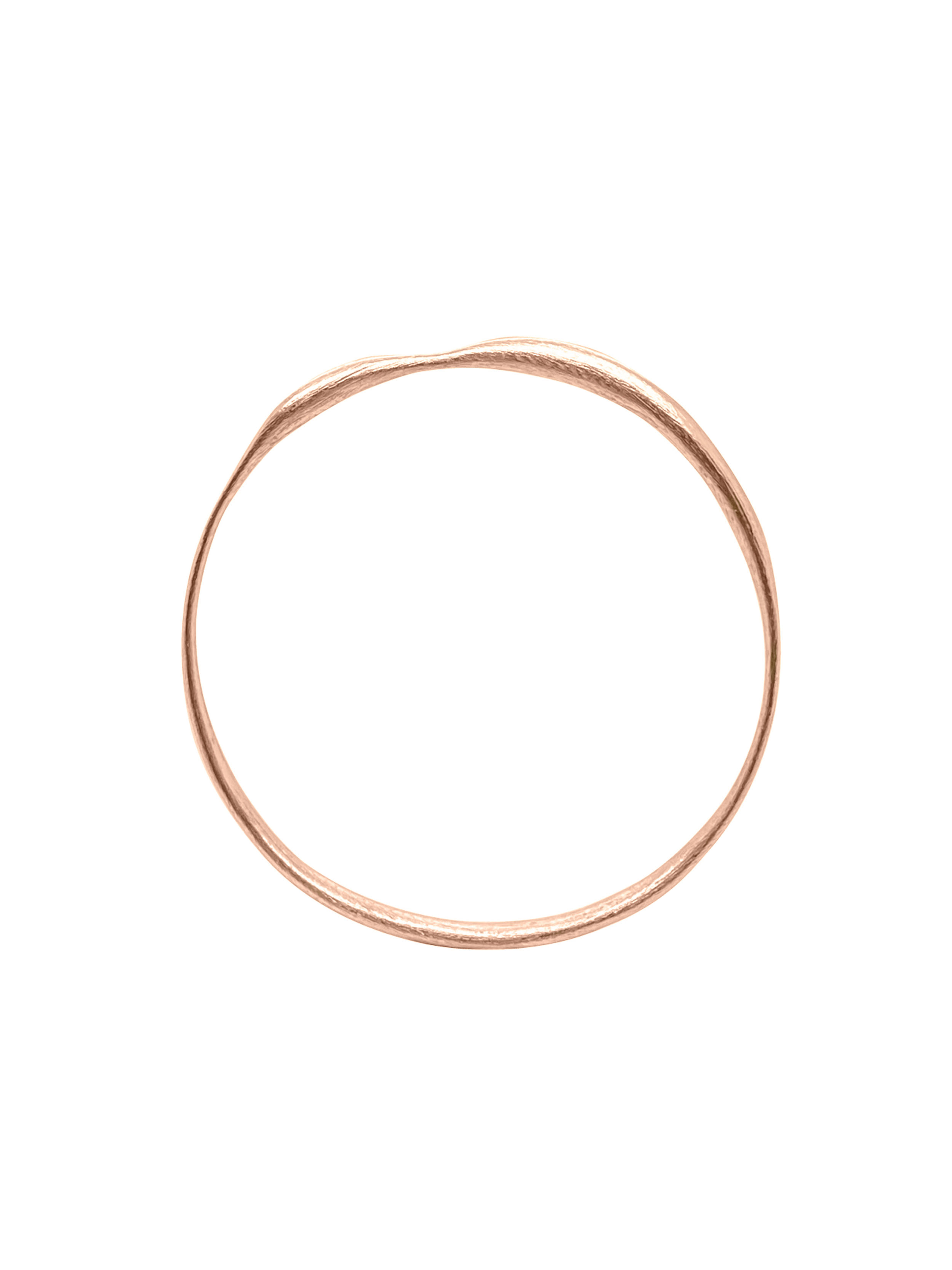 Broušený bangle náramek Bramin z růžového zlata v minimalistickém designu Márie Kobelové