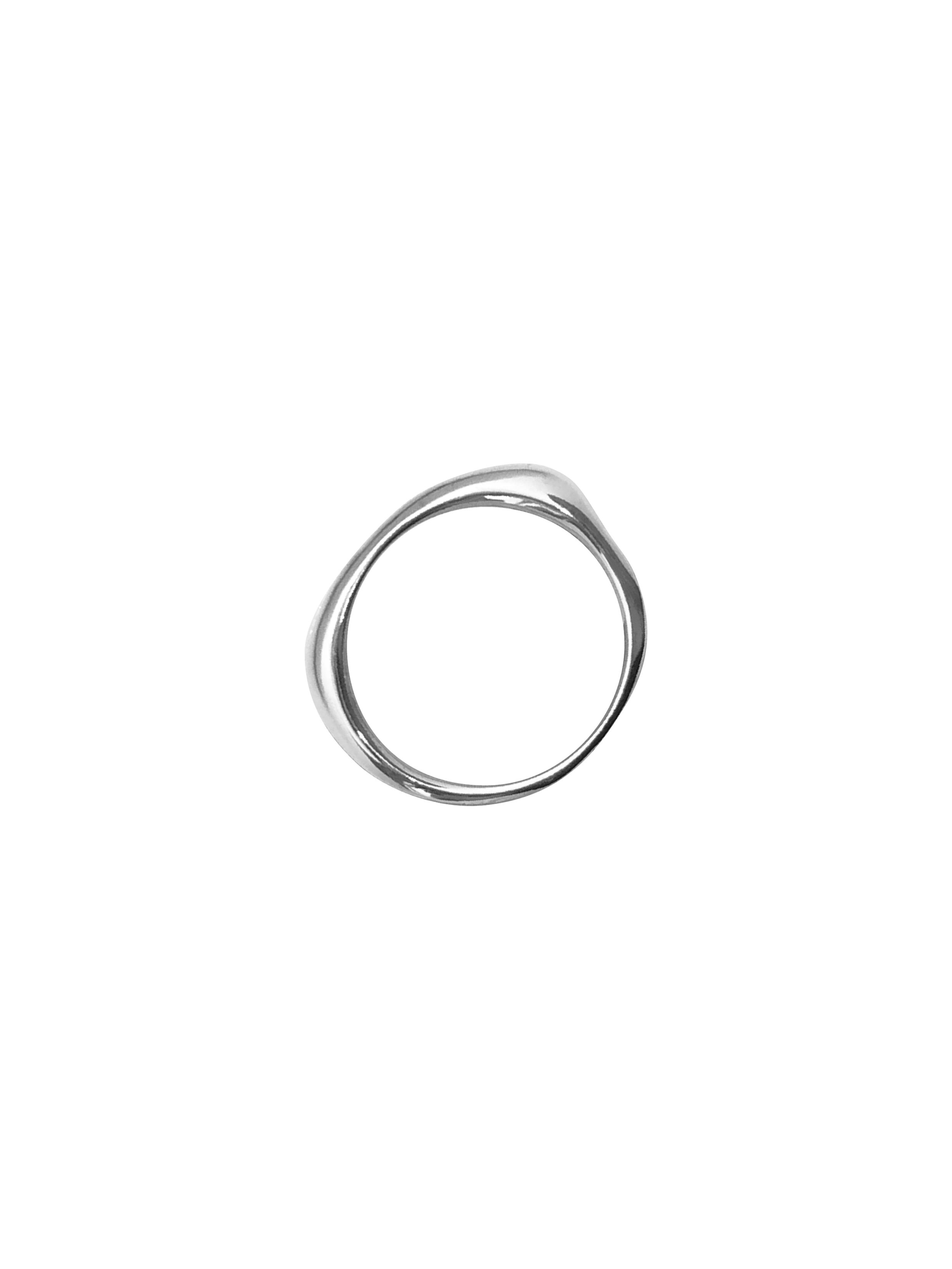 stříbrný minimalistický prsten Di Usus od Márie Kobelové