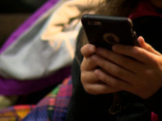 Massachusetts State Senate Votes to Ban Cell Phones in School