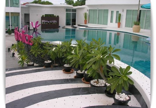 Pool Hotel (1).jpg