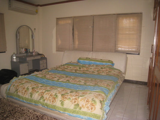 Bargain house_11.JPG