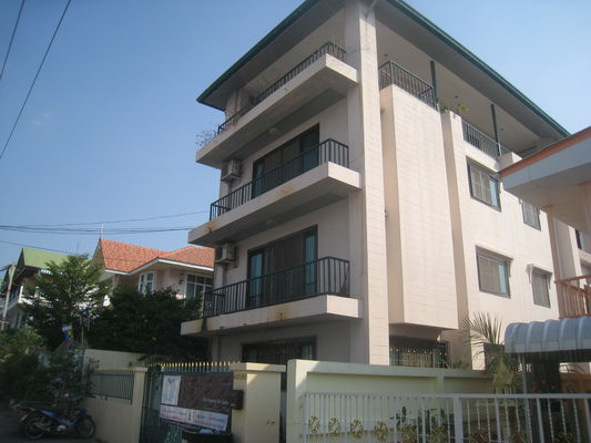 8 Apartments_01.JPG