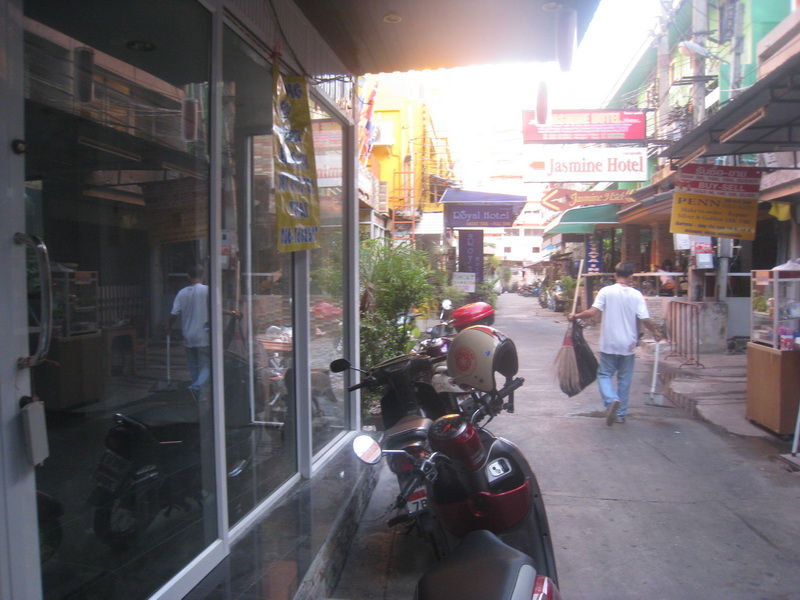 Walking Street Shop_02.JPG