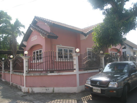 Bargain house_28.JPG