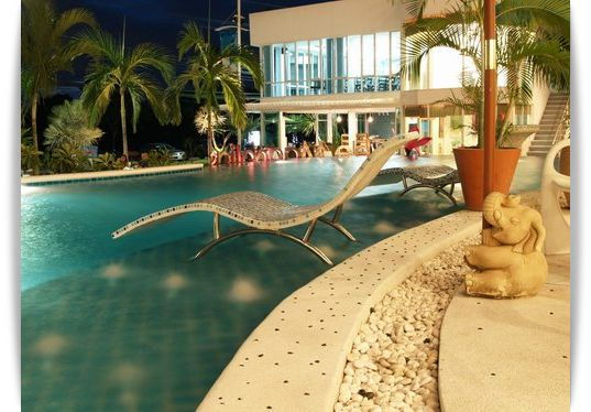 Pool Hotel (3).JPG