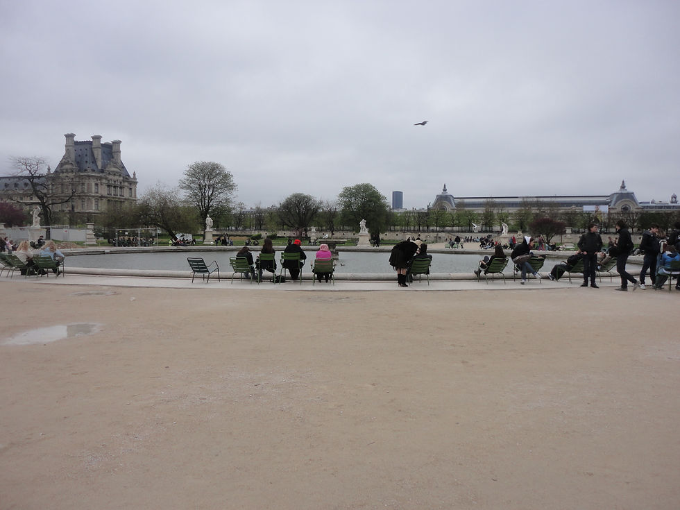 People relaxing by a fountain in Tuileries Garden