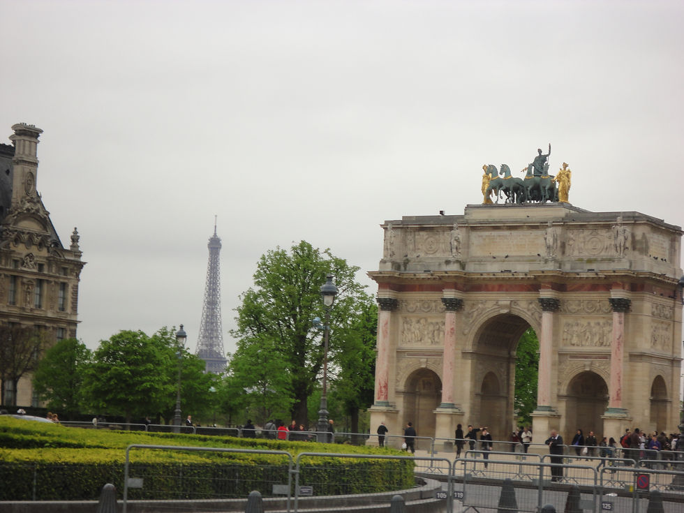 Arc de Triomphe du Carrousel & Eiffel Tower in the background