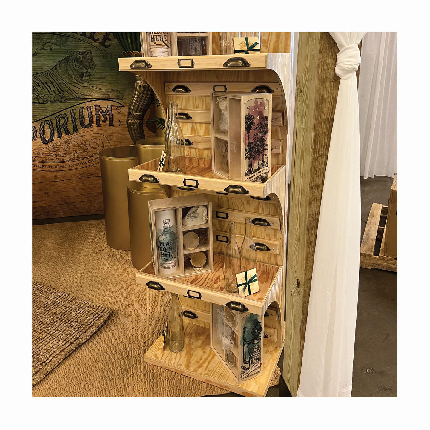 tigers display stand