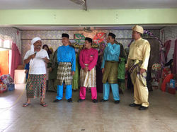 Persembahan guru sesi pagi