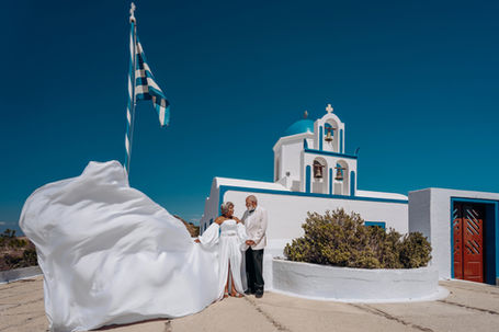 couple photoshoot in Santorini