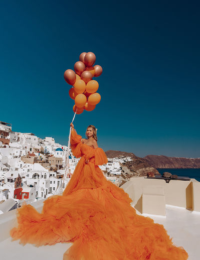 fashion-portrait-santorini-flying-dress