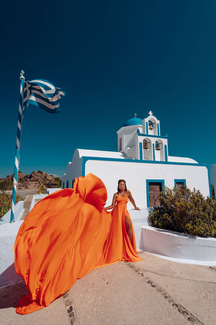 solo photoshoot in santorini