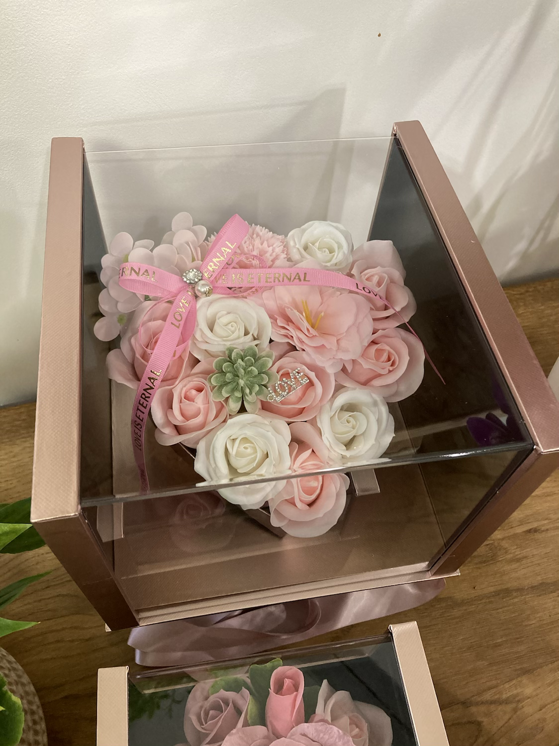 Cœur éternelle dans sa boîte chic et glamour 