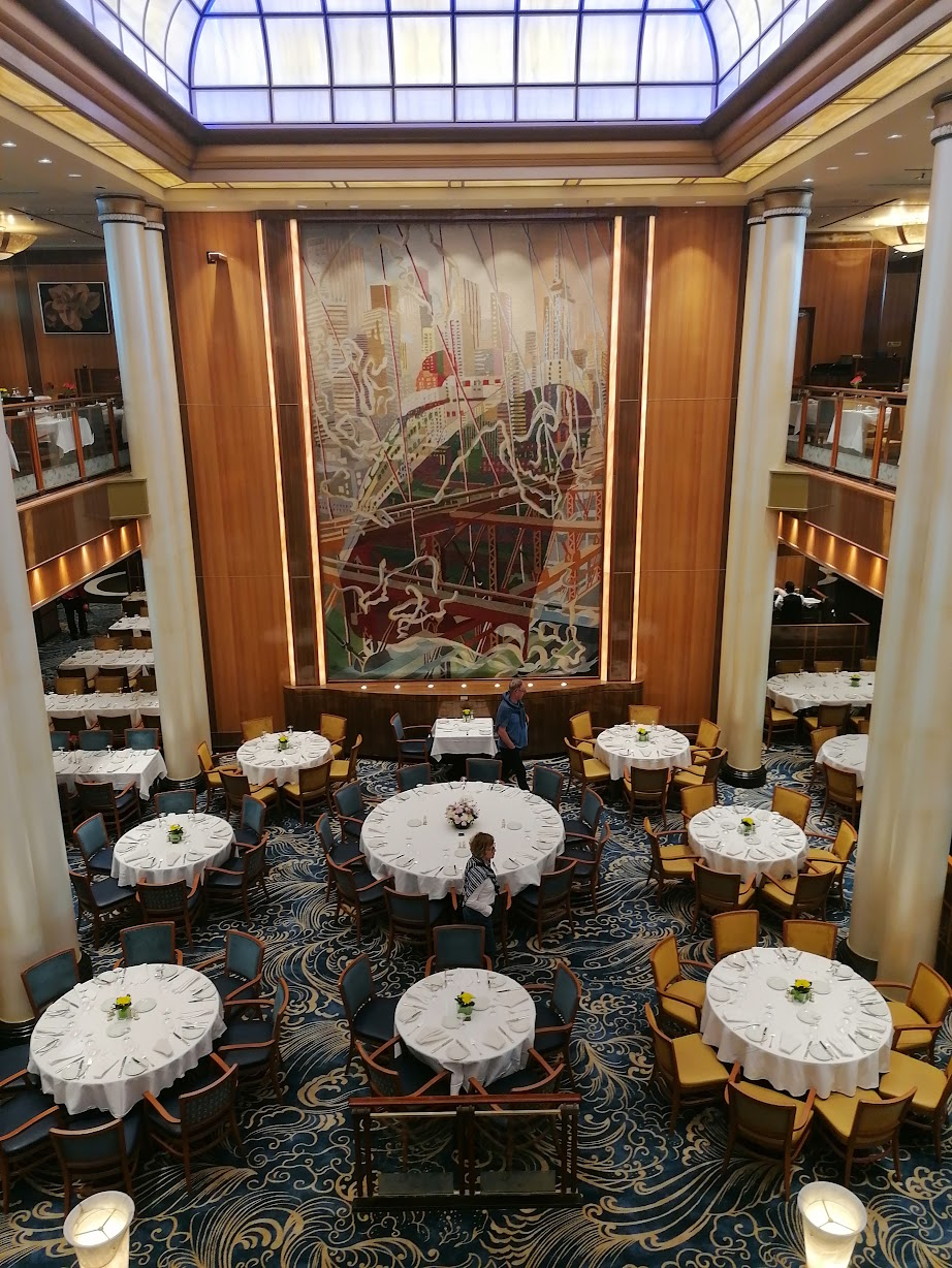 Dining Room on QM2 cruise ship