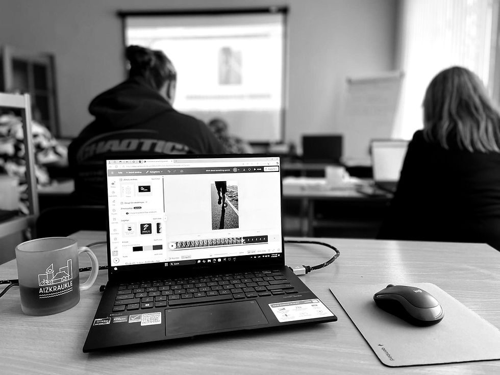 Profesionālas Canva apmācības uzņēmējiem, darba devējiem, pedagogiem un komandām. Apgūsti sociālo tīklu dizainu, MI rīkus, video montāžu, zīmola identitāti un mājaslapu izveidi Canva vidē tiešsaistē vai klātienē Latvijā.