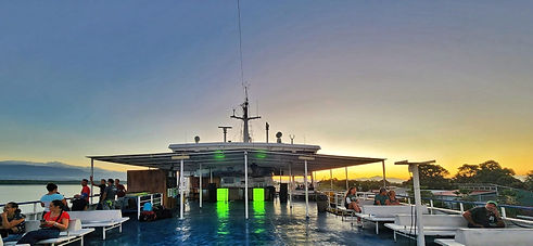 Deck del ferry Puntarenas-Playa Naranjo
