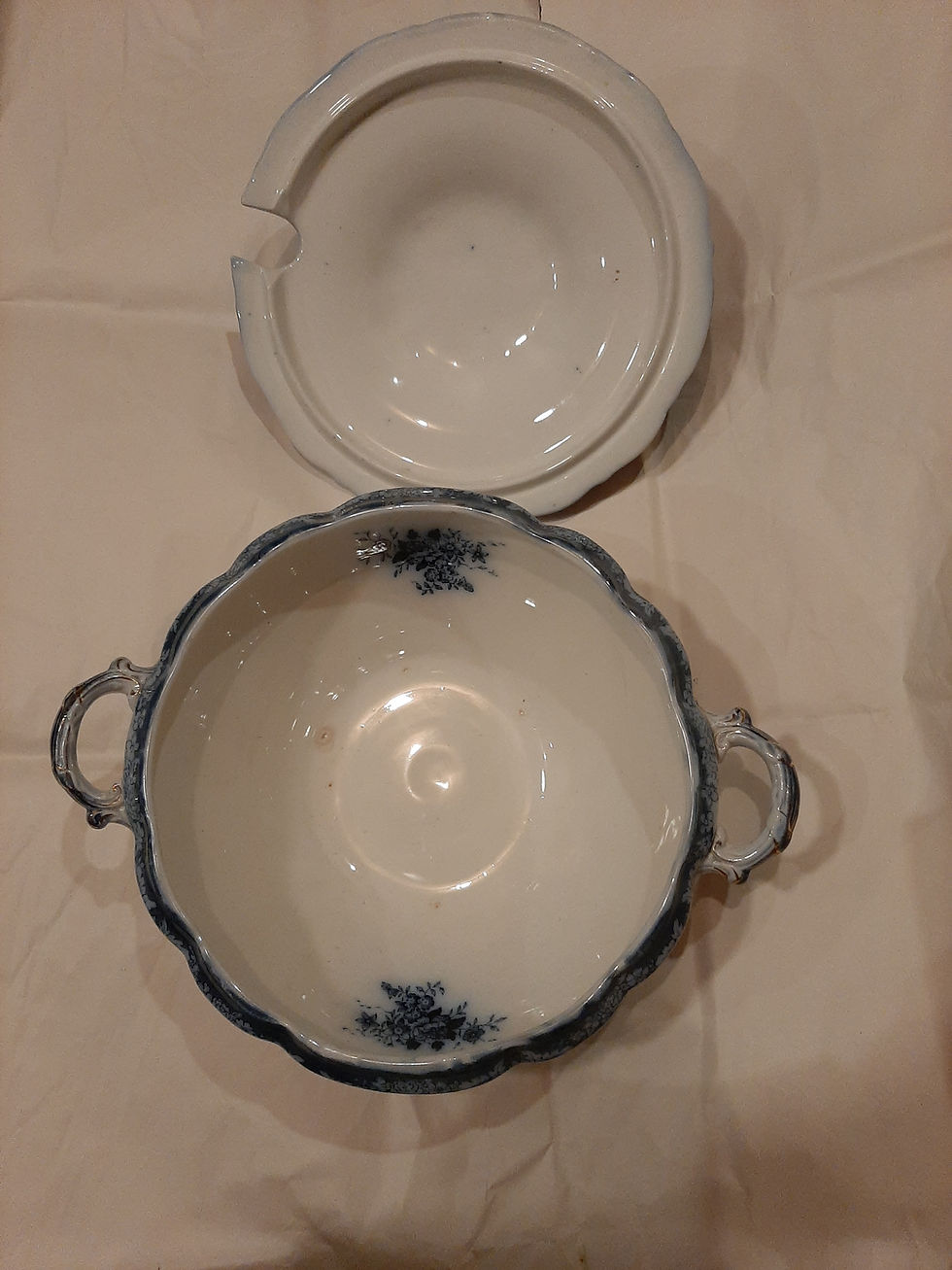 Thumbnail: Vitreous China Covered Soup Tureen