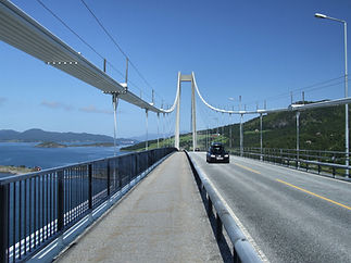 Big suspension bridge in Norway.jpg