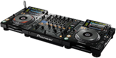cdj-2000nexus_djm-900nexus_angle_low_edited.jpg