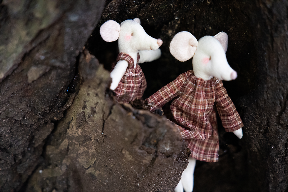 Thumbnail: Mini Mouse Mum & Sisters with Clothes