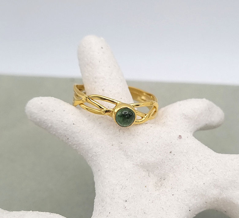 Thumbnail: Handgemaakte ring Moos draadring goud met blauw-groene toermalijn