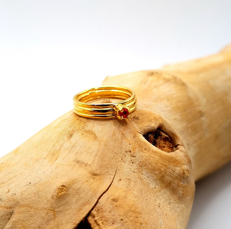 Thumbnail: Handgemaakte Ring Olivia goud 3 band met oranje saffier