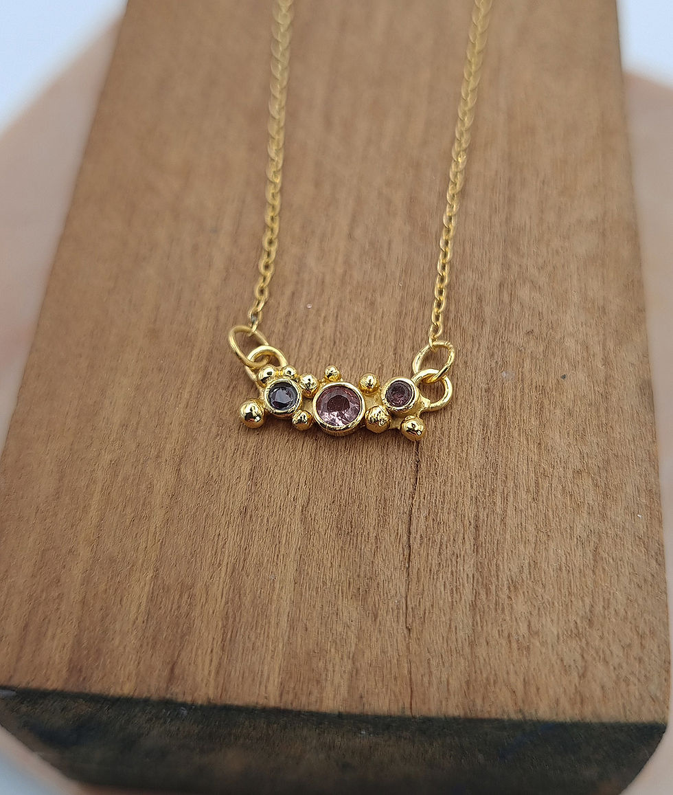 Thumbnail: Ketting Giselle met Roze Spinel, Toermalijn & Amethist – 18k Verguld Zilver