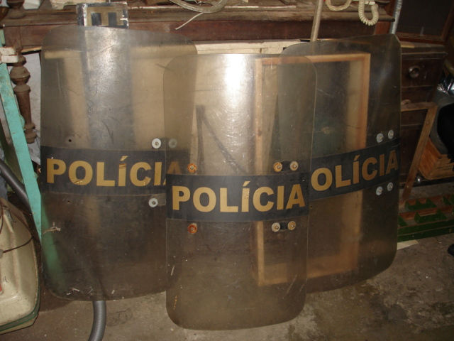Escudos da polícia - 3 unidades