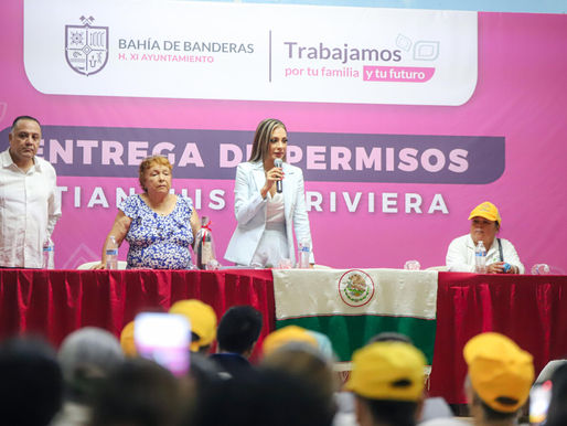 Entrega Padrón y Licencias más de 200 permisos a comerciantes del Tianguis de la Riviera