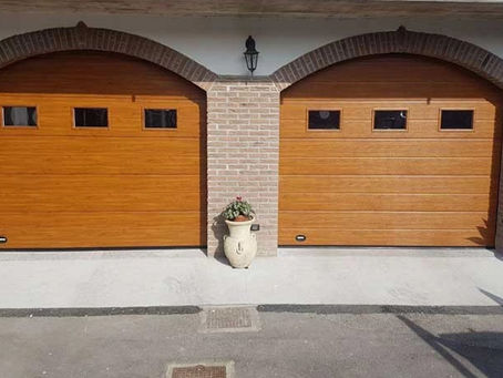 Portoni sezionali manuali e automatizzati a Milano, posa e installazione