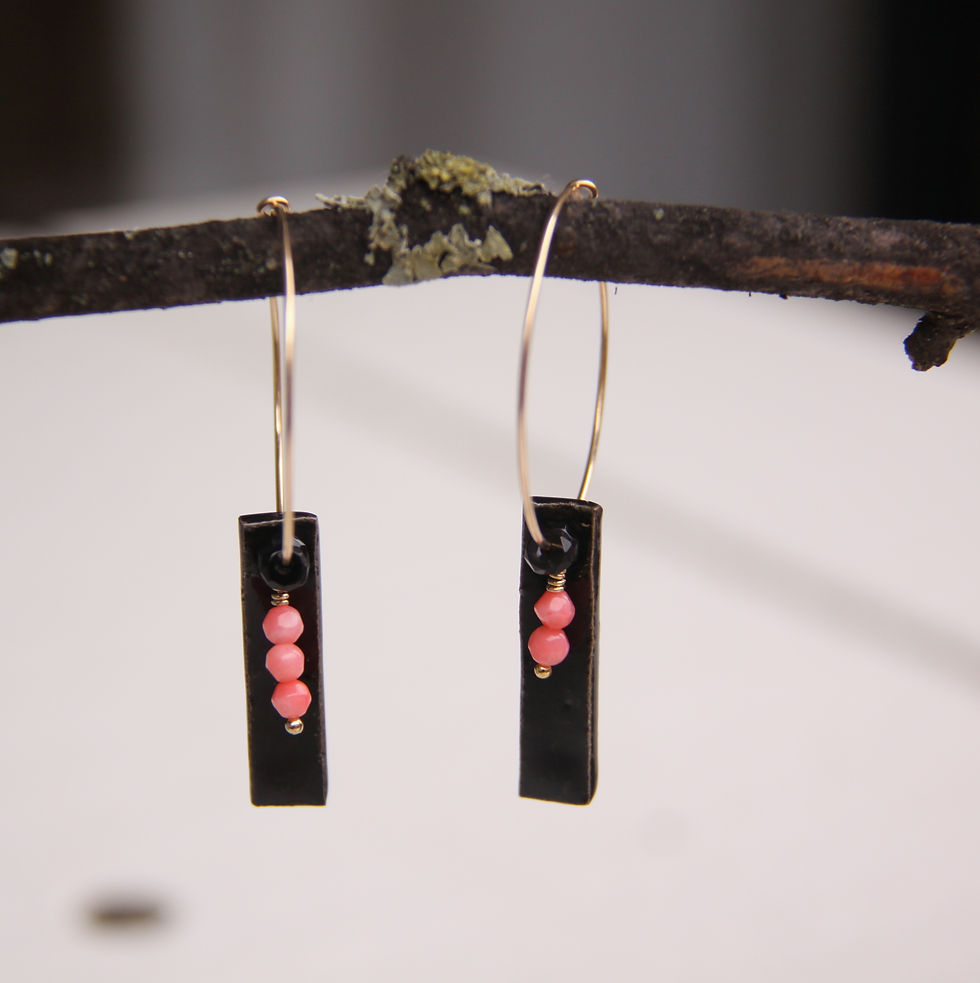 rectangle noir sur or 14 carats