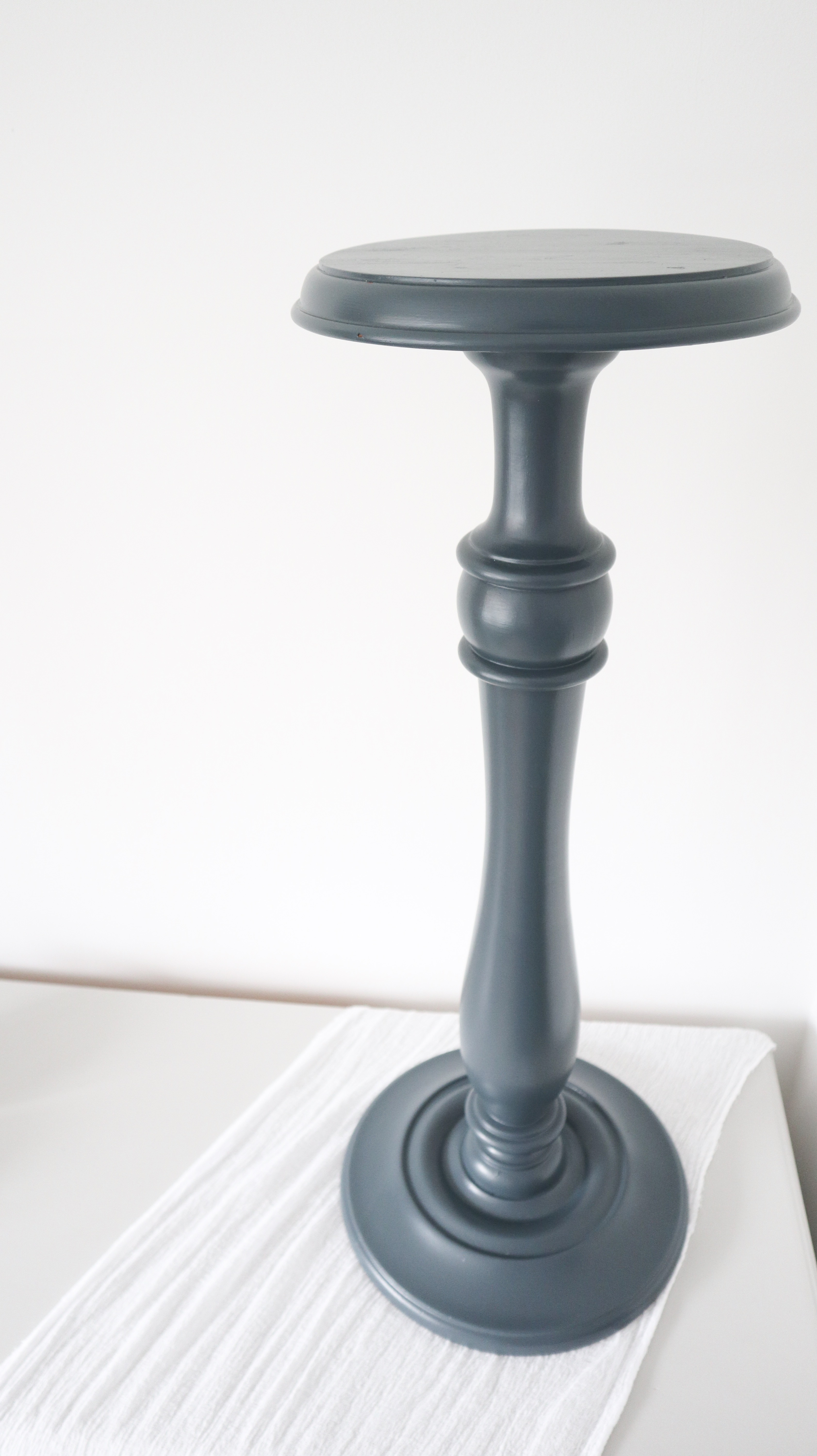 Pedestal Stand