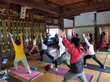 【2022年4月からは 毎週土曜日13:30~ お寺ヨガ 開催】