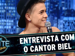 Biel mostra tanquinho no programa ''The Noite'' Confira O Vídeo Aqui