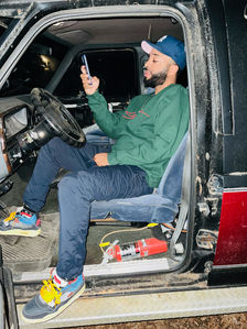 night Boyfriend in his car