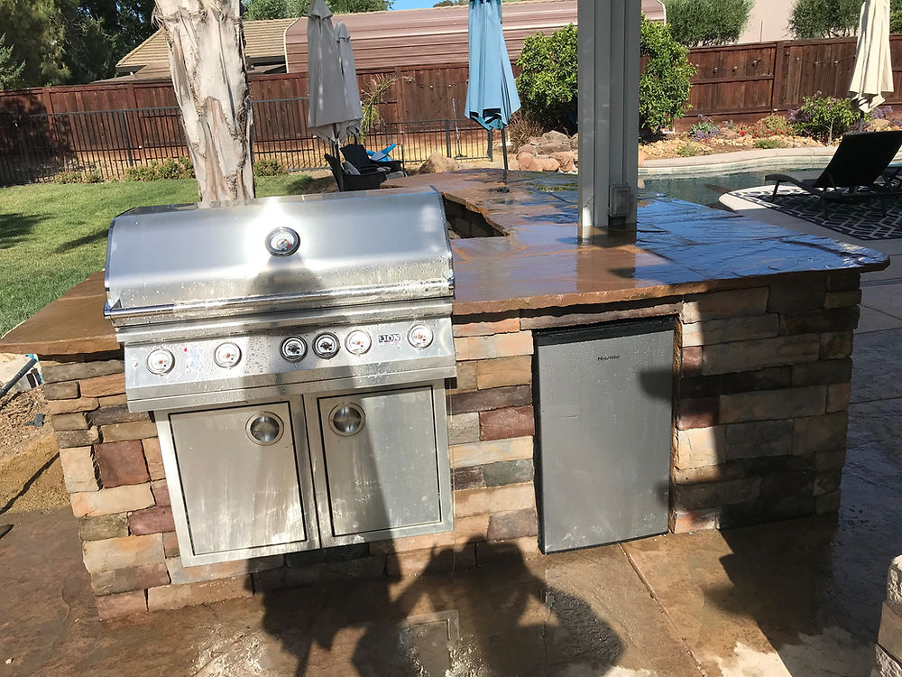 Outdoor kitchen and grill by Yuba City landscaping contractor