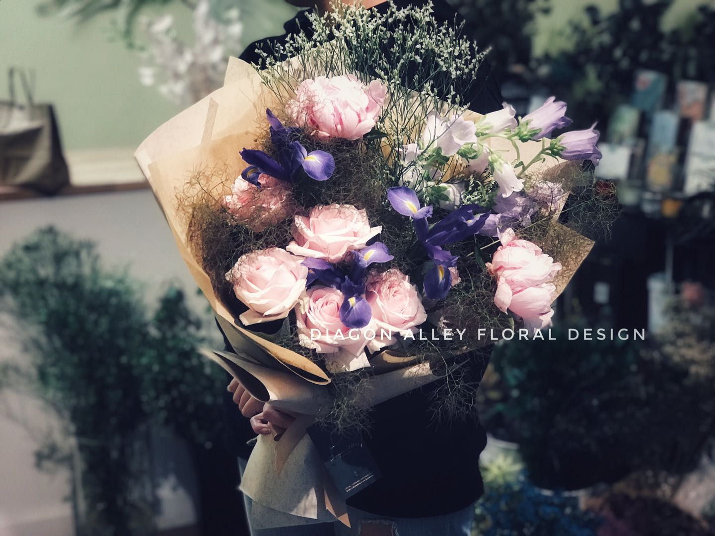 Froggy roses bouquet