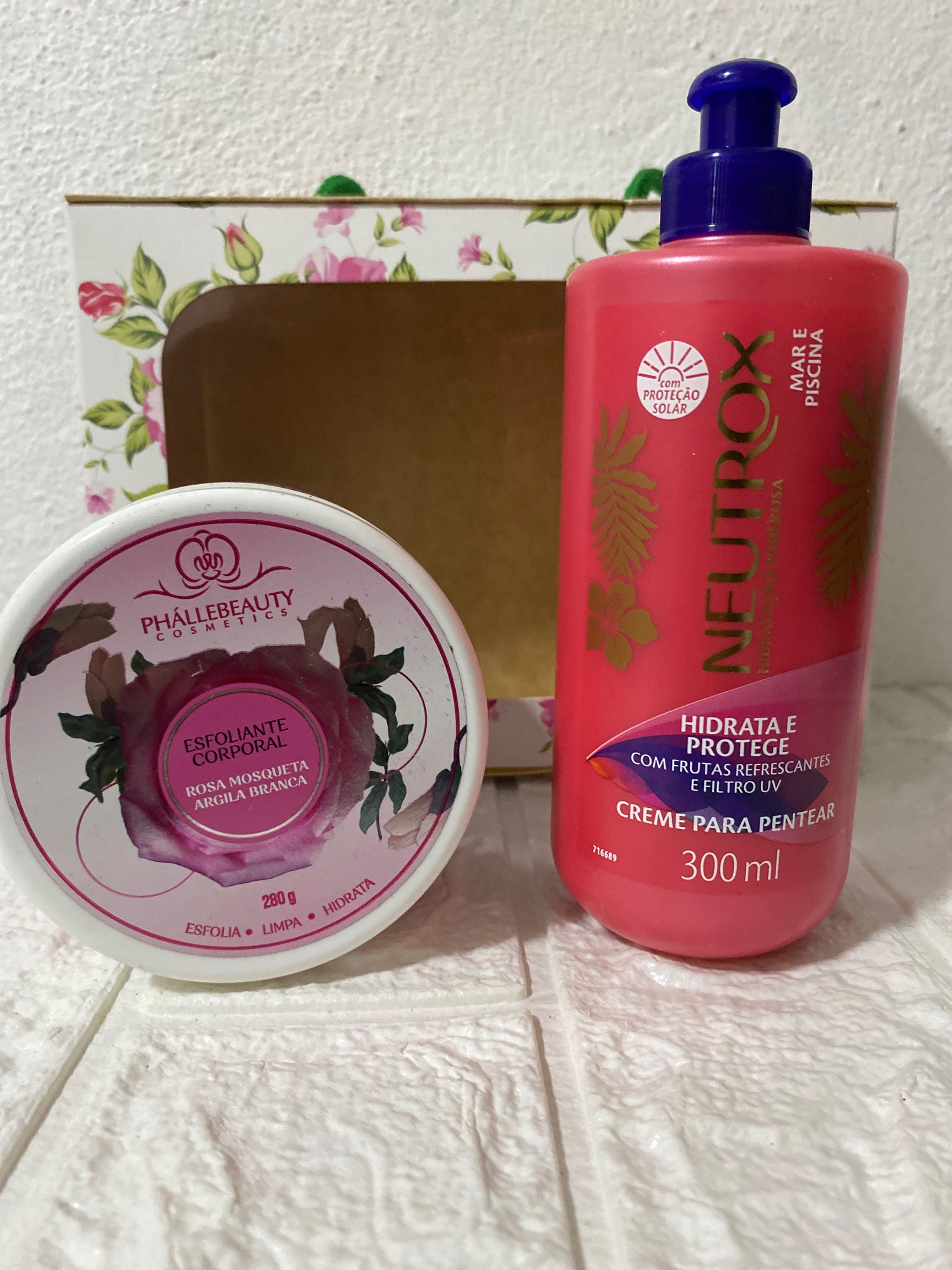 Kit exfoliante + crema de peinar