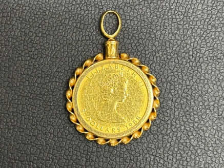 K18枠・中AU9999 メイプルリーフ金貨1/10オンス入りペンダント