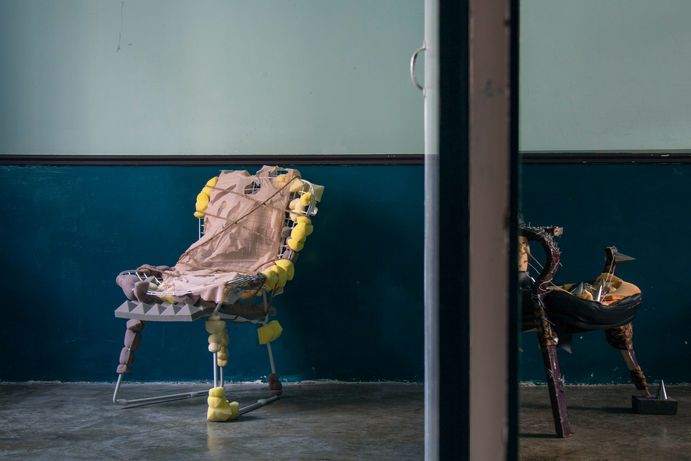 LEAVE MIDWAY
中途离场