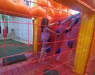 Alugar Brinquedos inflavel em conselheiro lafaiete congonhas ouro branco, tobogã balão pula pula, castelo pula pula infantil festas aniversário