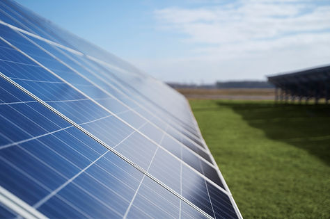 dia-ensolarado-de-paineis-solares-ecologicos.jpg