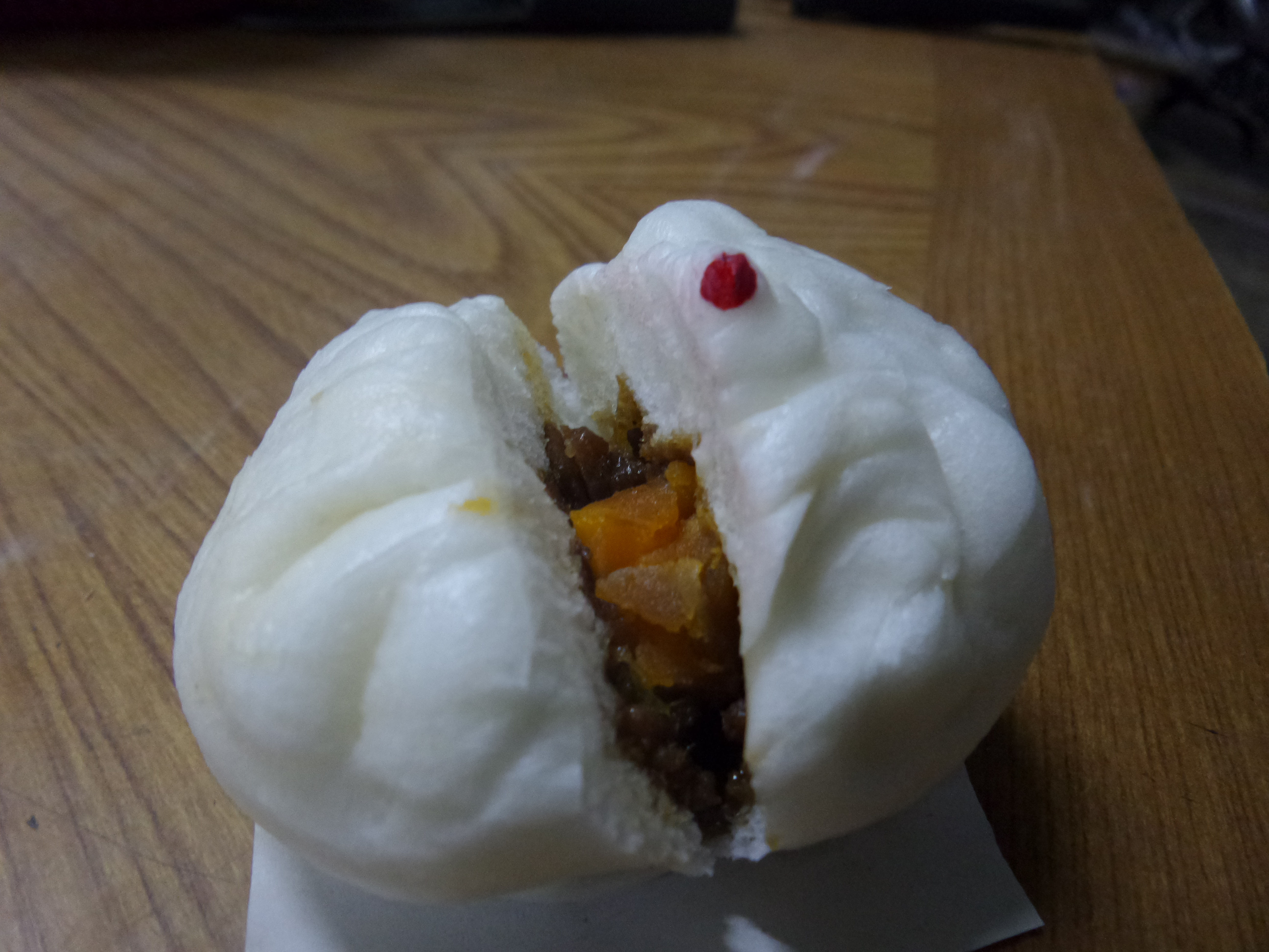 ซาลาเปาไส้หมูแดงไข่เค็ม