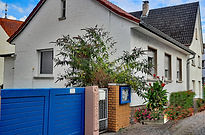 Kirchstr. 24 mit Blumen (2).jpg