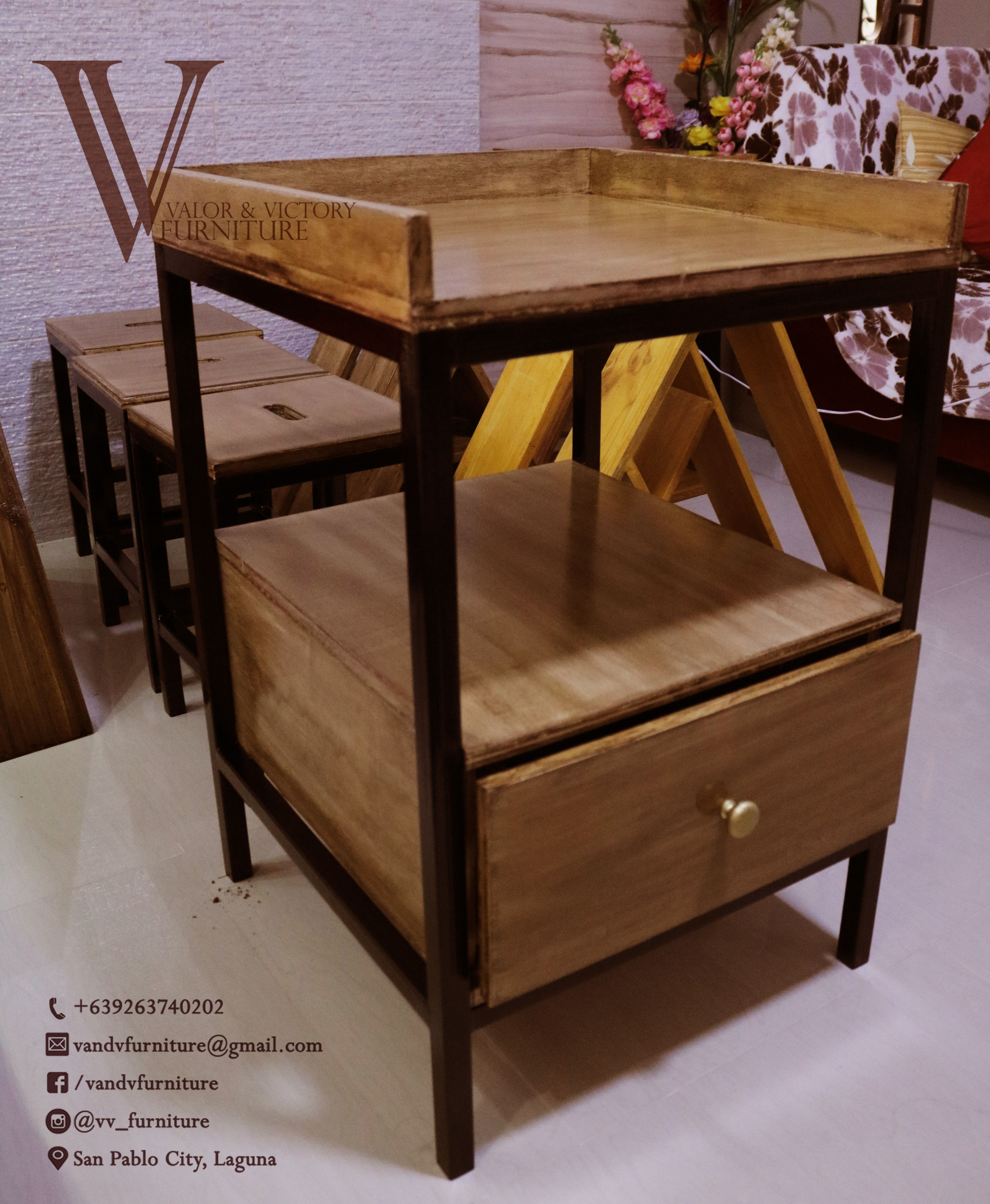 The Alaska Vanity Table