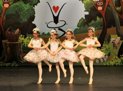 Unge piger på skovtur