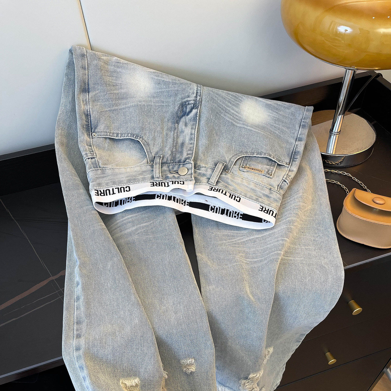 Calça Jeans Reta Estilo Vintage Americano com Rasgados e Patchwork
