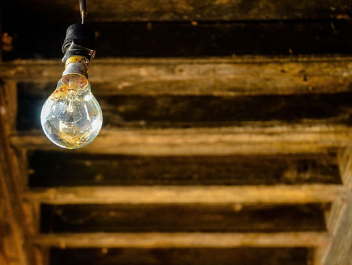 Advierten por estafas telefónicas con la luz