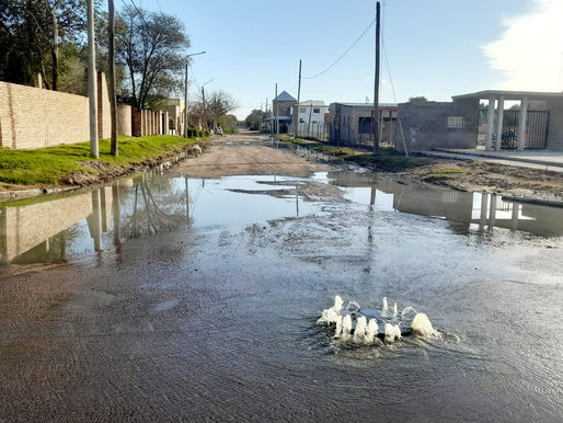 Gran pérdida cloacal en la calle Duval