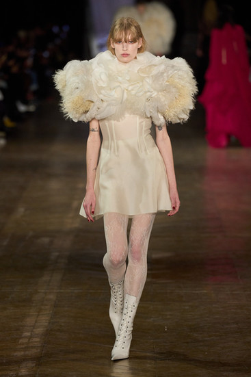 Alexander McQueen runway 2025 fall winter